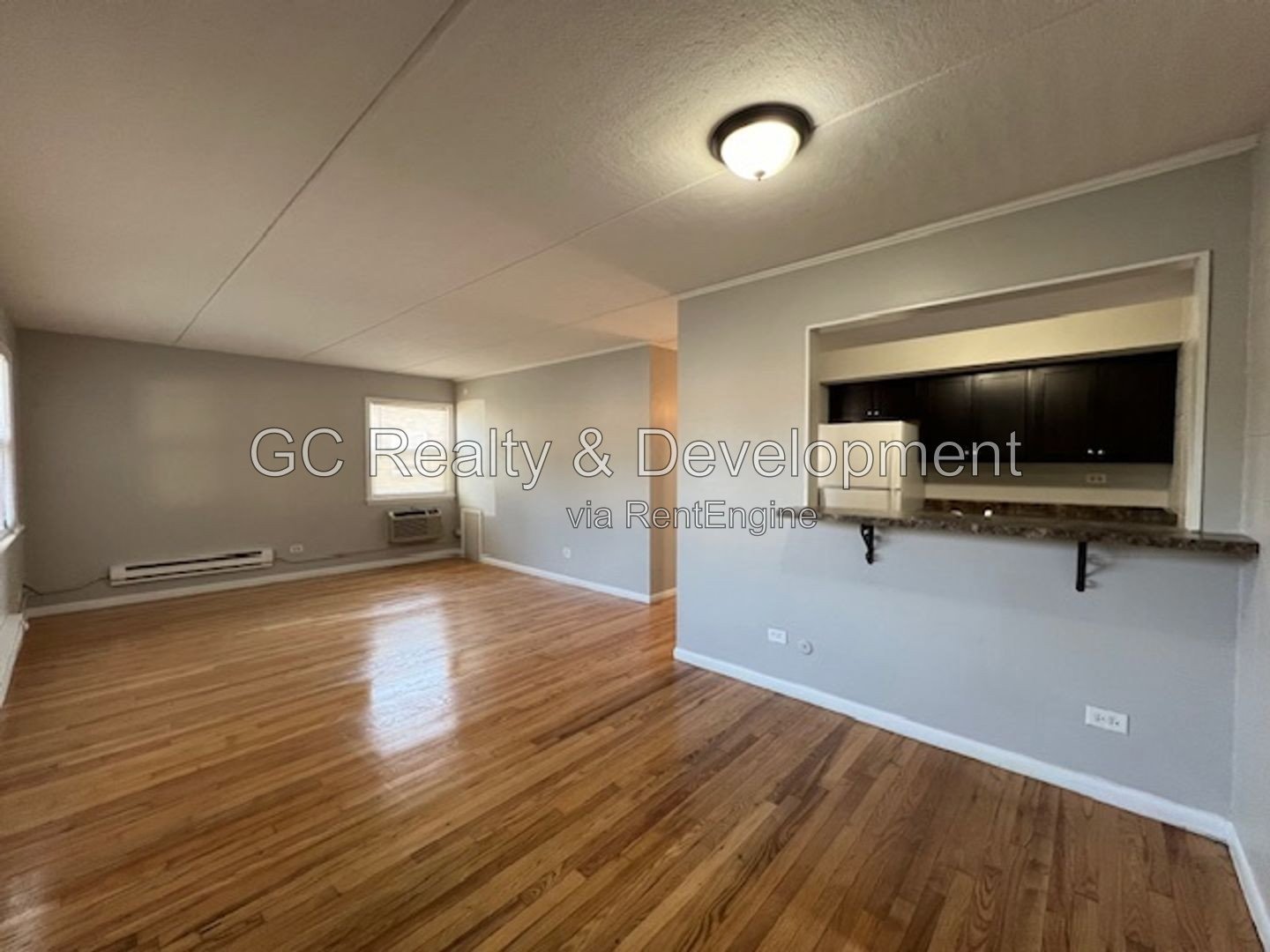 *** 1ST FLOOR UNIT / 2 PARKING SPACES / KITCHEN APPL INCL / ON-SITE LAUNDRY / PET FRIENDLY / PAY ELECTRIC ONLY *** property image