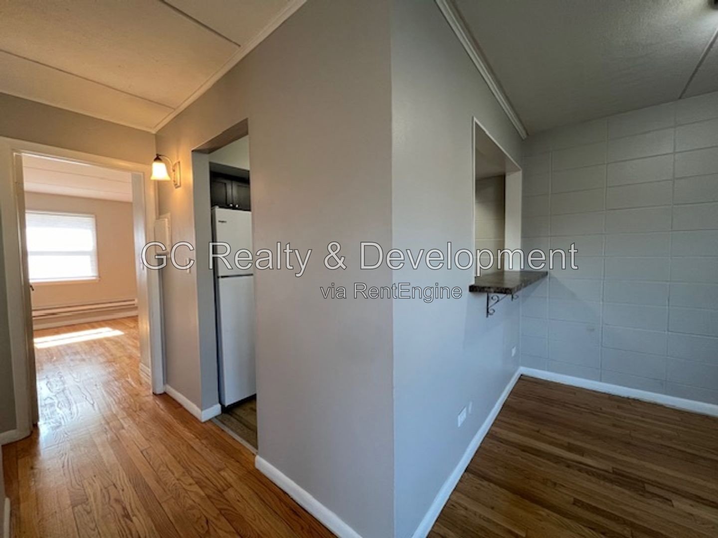*** 1ST FLOOR UNIT / 2 PARKING SPACES / KITCHEN APPL INCL / ON-SITE LAUNDRY / PET FRIENDLY / PAY ELECTRIC ONLY *** property image