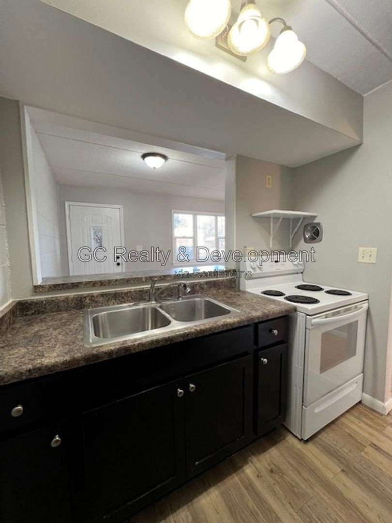 *** 1ST FLOOR UNIT / 2 PARKING SPACES / KITCHEN APPL INCL / ON-SITE LAUNDRY / PET FRIENDLY / PAY ELECTRIC ONLY *** property image