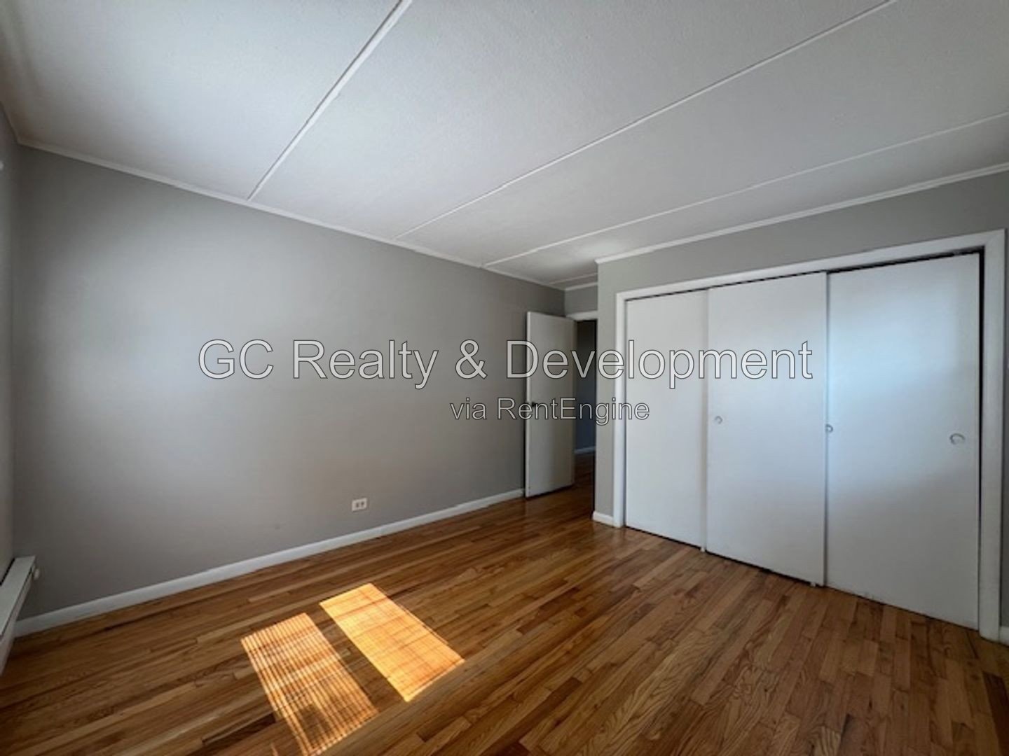 *** 1ST FLOOR UNIT / 2 PARKING SPACES / KITCHEN APPL INCL / ON-SITE LAUNDRY / PET FRIENDLY / PAY ELECTRIC ONLY *** property image