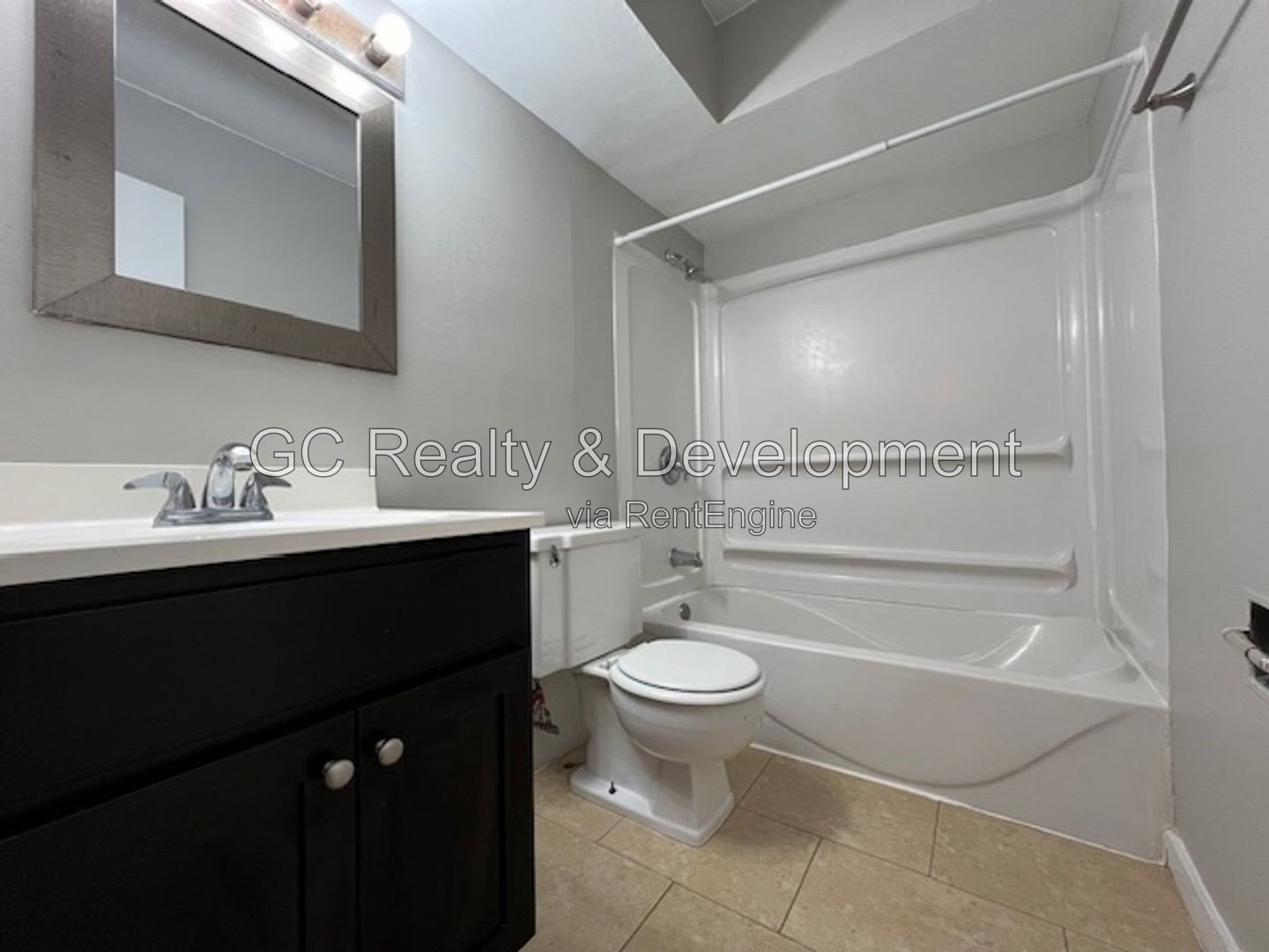 *** 1ST FLOOR UNIT / 2 PARKING SPACES / KITCHEN APPL INCL / ON-SITE LAUNDRY / PET FRIENDLY / PAY ELECTRIC ONLY *** property image