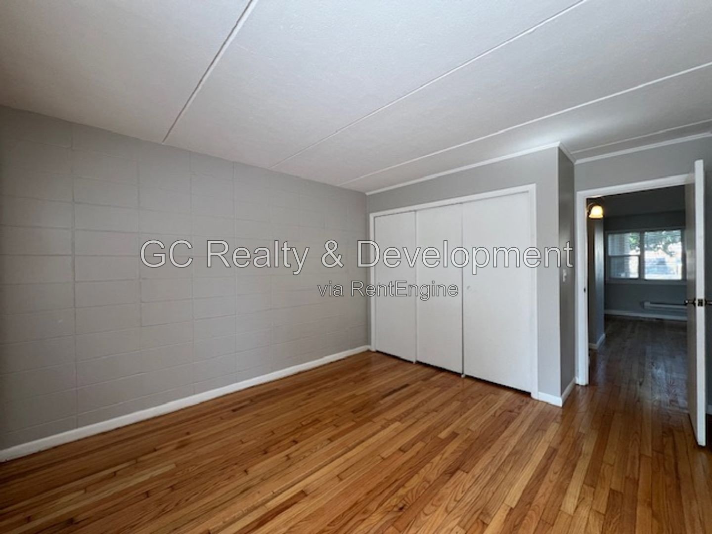 *** 1ST FLOOR UNIT / 2 PARKING SPACES / KITCHEN APPL INCL / ON-SITE LAUNDRY / PET FRIENDLY / PAY ELECTRIC ONLY *** property image