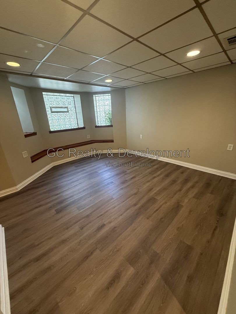 *** 2BR - 1BA / HARDWOOD FLOORS / KITCHEN APPL INCL / FENCED YARD / ON-SITE LAUNDRY / EASY COMMUTE *** property image