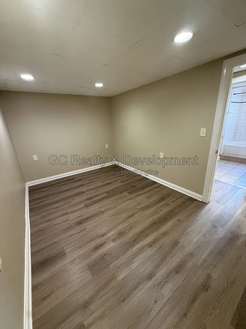 *** 2BR - 1BA / HARDWOOD FLOORS / KITCHEN APPL INCL / FENCED YARD / ON-SITE LAUNDRY / EASY COMMUTE *** property image