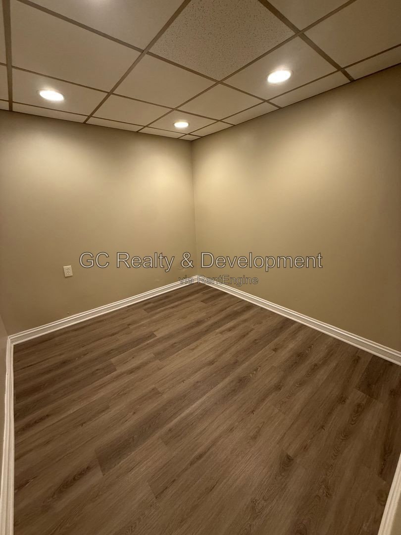 *** 2BR - 1BA / HARDWOOD FLOORS / KITCHEN APPL INCL / FENCED YARD / ON-SITE LAUNDRY / EASY COMMUTE *** property image