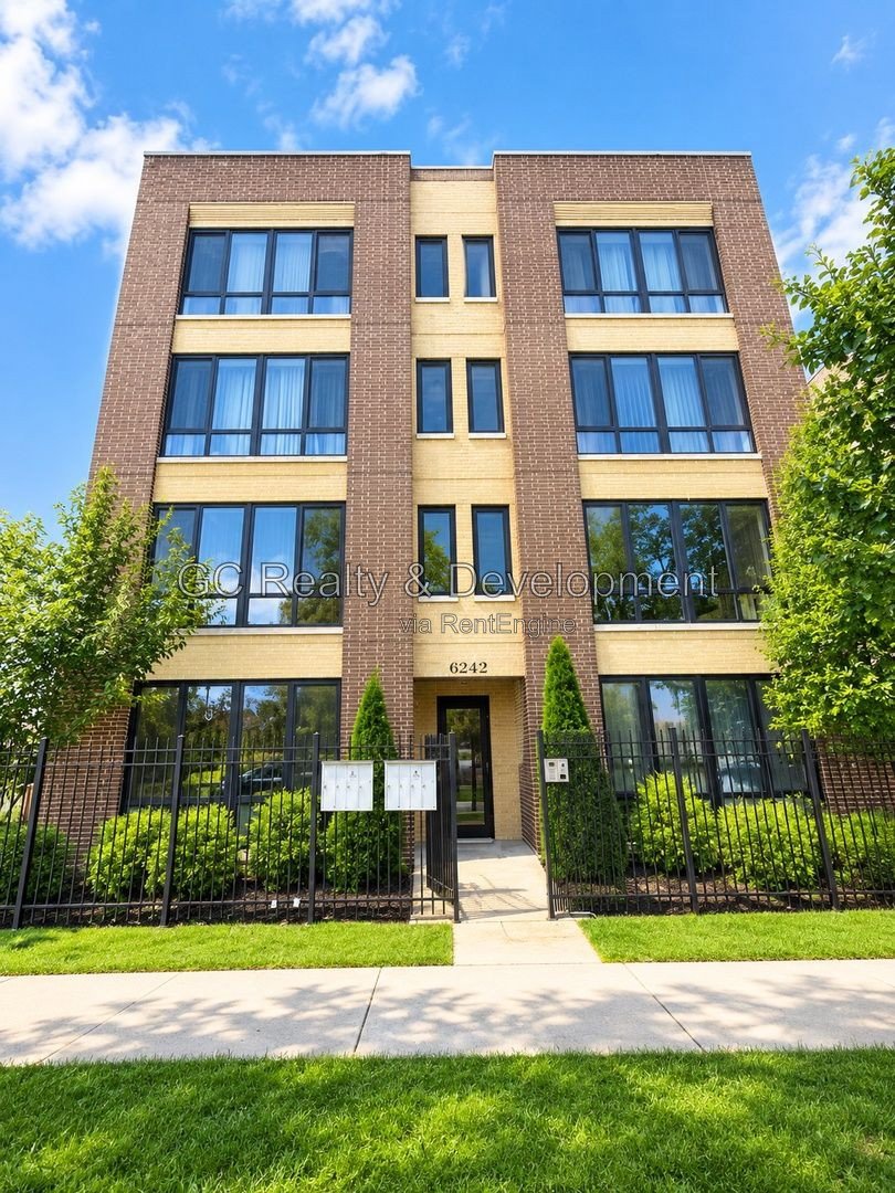 *** NEWER CONSTRUCTION / 3 BDRM - 2 BTH / CENTRAL AC / IN UNIT LAUNDRY / PARKING INCL *** property image