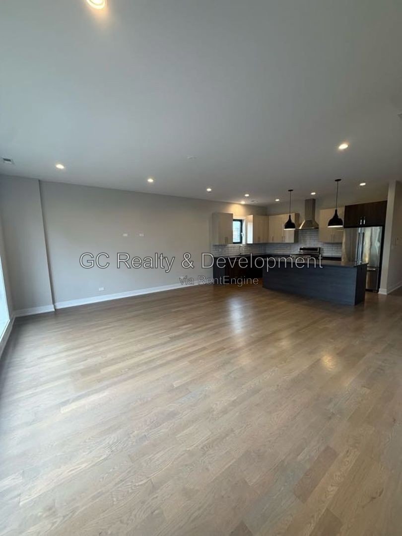 *** NEWER CONSTRUCTION / 3 BDRM - 2 BTH / CENTRAL AC / IN UNIT LAUNDRY / PARKING INCL *** property image