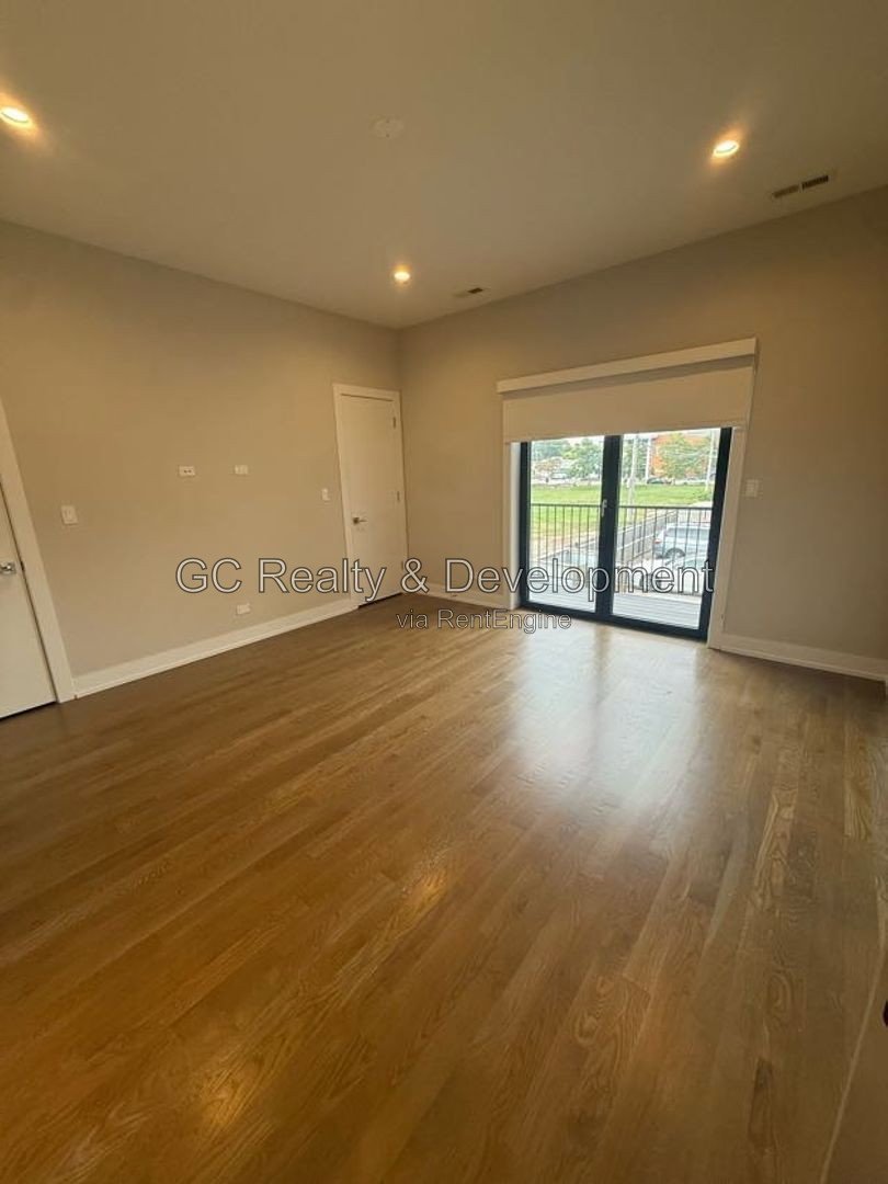 *** NEWER CONSTRUCTION / 3 BDRM - 2 BTH / CENTRAL AC / IN UNIT LAUNDRY / PARKING INCL *** property image
