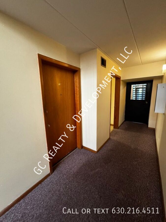 *** FIRST FLOOR UNIT / CENTRAL AC / FREE LAUNDRY ON SITE / PET FRIENDLY / TENANT ONLY PAYS ELECTRIC *** property image