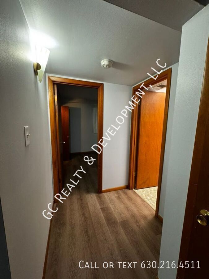 *** FIRST FLOOR UNIT / CENTRAL AC / FREE LAUNDRY ON SITE / PET FRIENDLY / TENANT ONLY PAYS ELECTRIC *** property image