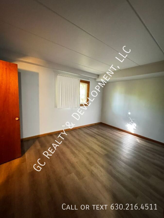 *** FIRST FLOOR UNIT / CENTRAL AC / FREE LAUNDRY ON SITE / PET FRIENDLY / TENANT ONLY PAYS ELECTRIC *** property image
