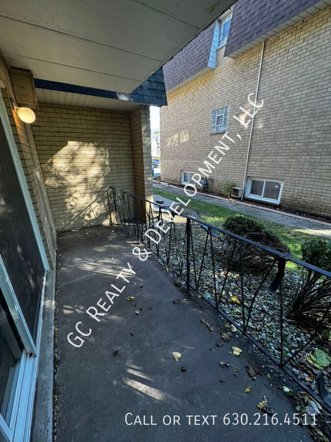 *** FIRST FLOOR UNIT / CENTRAL AC / FREE LAUNDRY ON SITE / PET FRIENDLY / TENANT ONLY PAYS ELECTRIC *** property image
