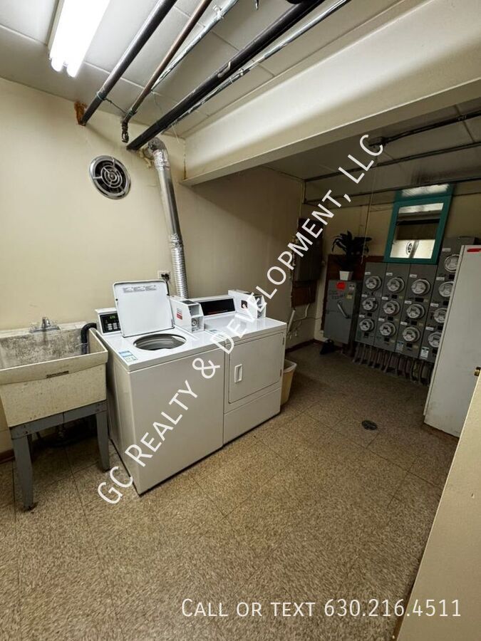 *** FIRST FLOOR UNIT / CENTRAL AC / FREE LAUNDRY ON SITE / PET FRIENDLY / TENANT ONLY PAYS ELECTRIC *** property image