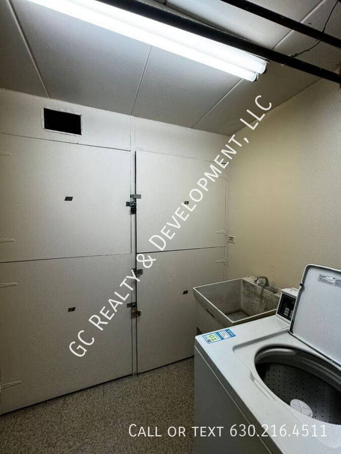 *** FIRST FLOOR UNIT / CENTRAL AC / FREE LAUNDRY ON SITE / PET FRIENDLY / TENANT ONLY PAYS ELECTRIC *** property image
