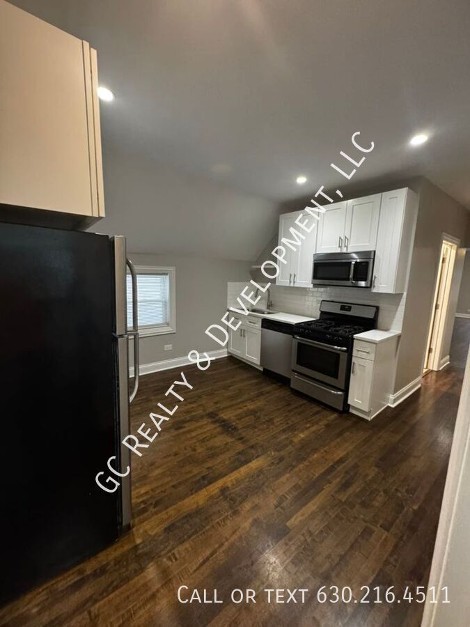 *** 1/2 MO RENT FREE / W&D IN UNIT / GARAGE PARKING / PET FRIENDLY / RESTAURANTS NEARBY / FENCED YARD *** property image