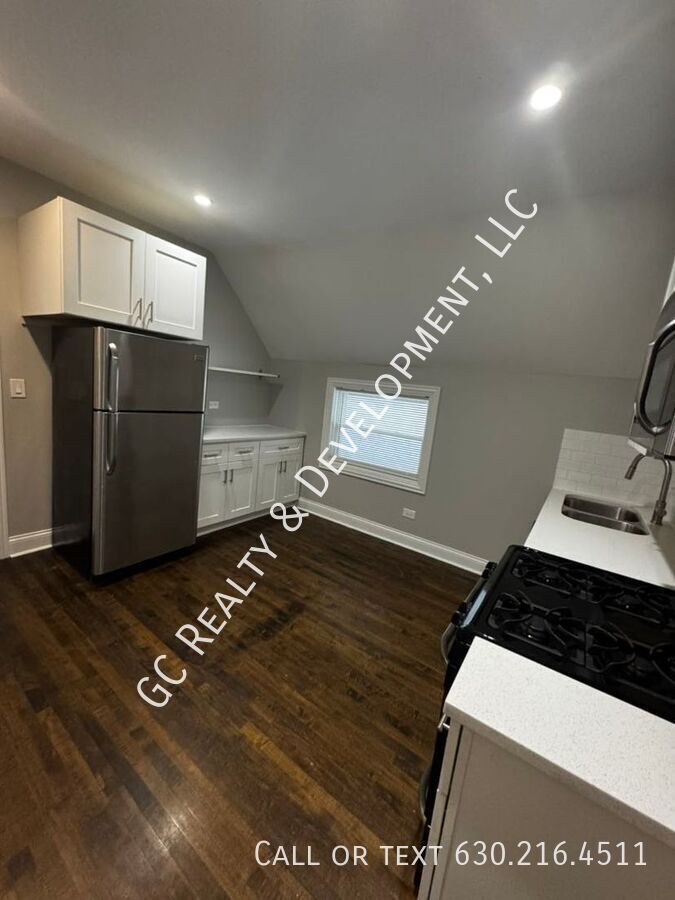 *** 1/2 MO RENT FREE / W&D IN UNIT / GARAGE PARKING / PET FRIENDLY / RESTAURANTS NEARBY / FENCED YARD *** property image