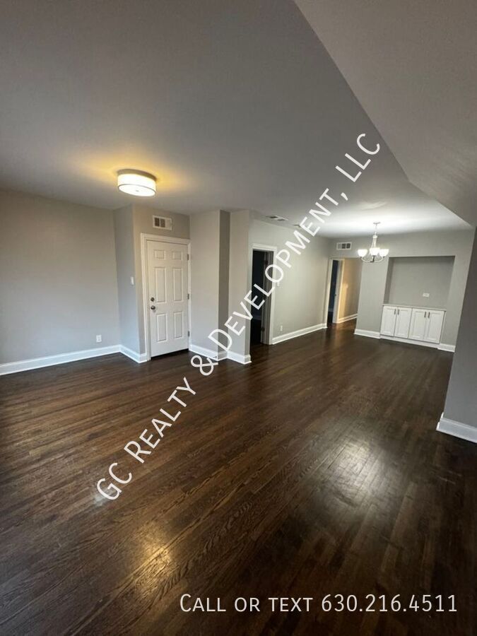 *** 1/2 MO RENT FREE / W&D IN UNIT / GARAGE PARKING / PET FRIENDLY / RESTAURANTS NEARBY / FENCED YARD *** property image