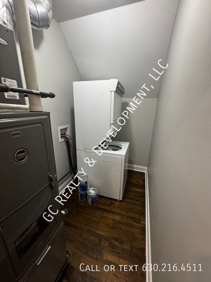 *** 1/2 MO RENT FREE / W&D IN UNIT / GARAGE PARKING / PET FRIENDLY / RESTAURANTS NEARBY / FENCED YARD *** property image