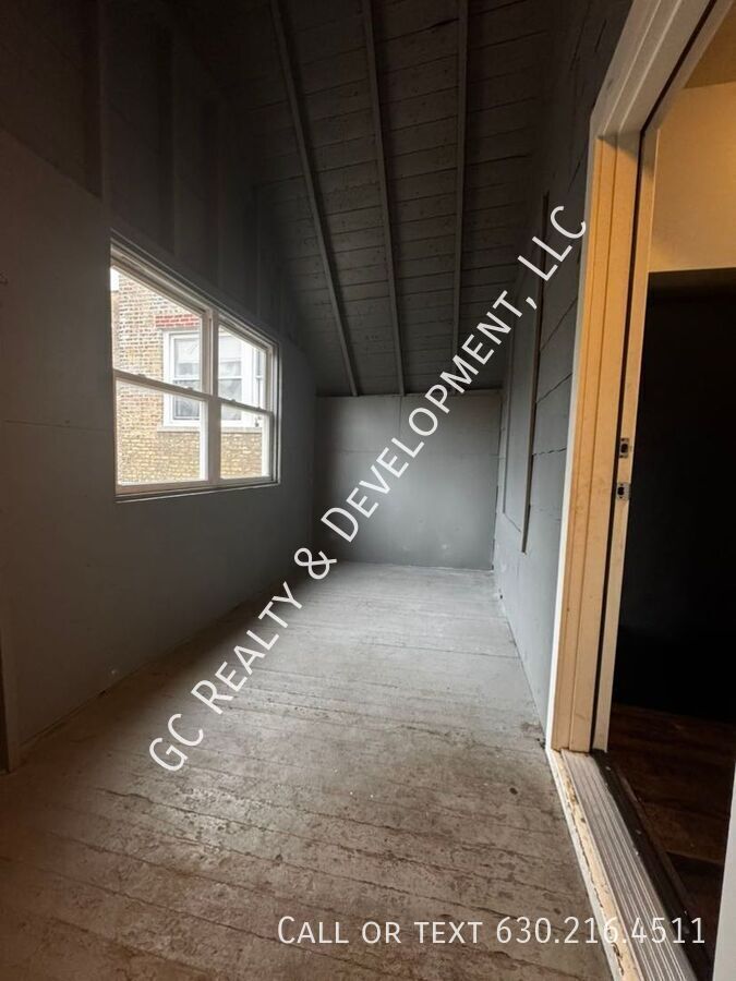 *** 1/2 MO RENT FREE / W&D IN UNIT / GARAGE PARKING / PET FRIENDLY / RESTAURANTS NEARBY / FENCED YARD *** property image