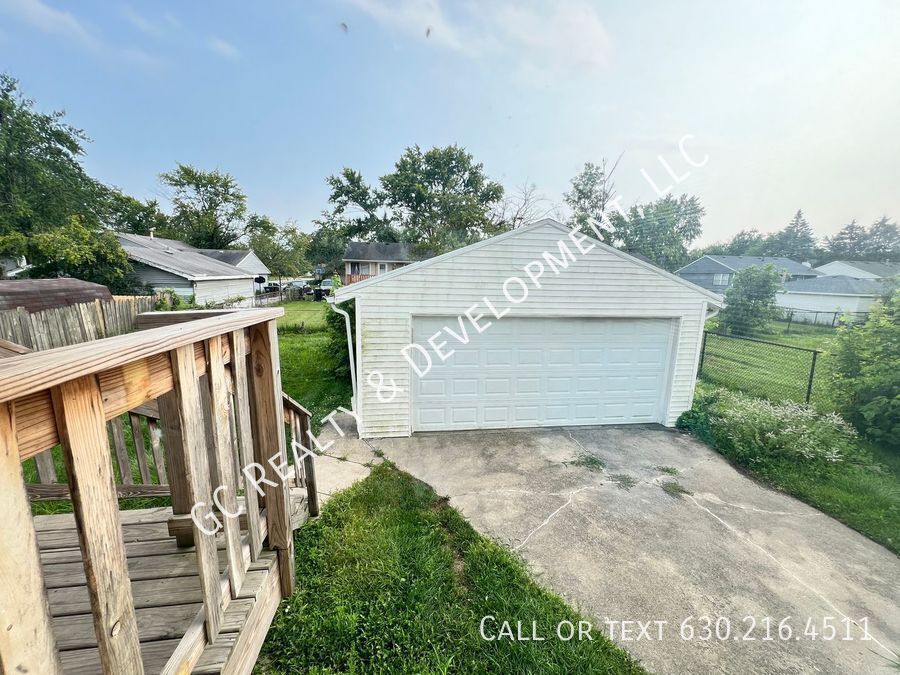 *** 3 BDRM-2 FULL BATH / 2 CAR GARAGE / PRIMARY SUITE W/FULL BATH / FINISHED LOWER LEVEL / CENTRAL AIR *** property image