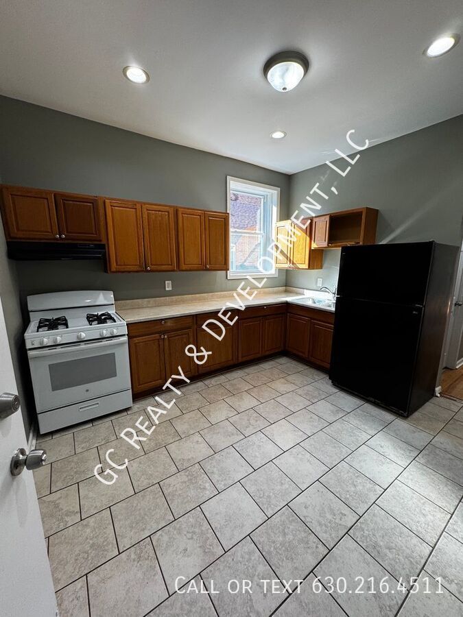*** 1/2 MO RENT FREE / 3 BDRM - 1 BTH / DETACHED GARAGE PARKING / CENTRAL AC / TRANSIT WITHIN WALKING DISTANCE *** property image