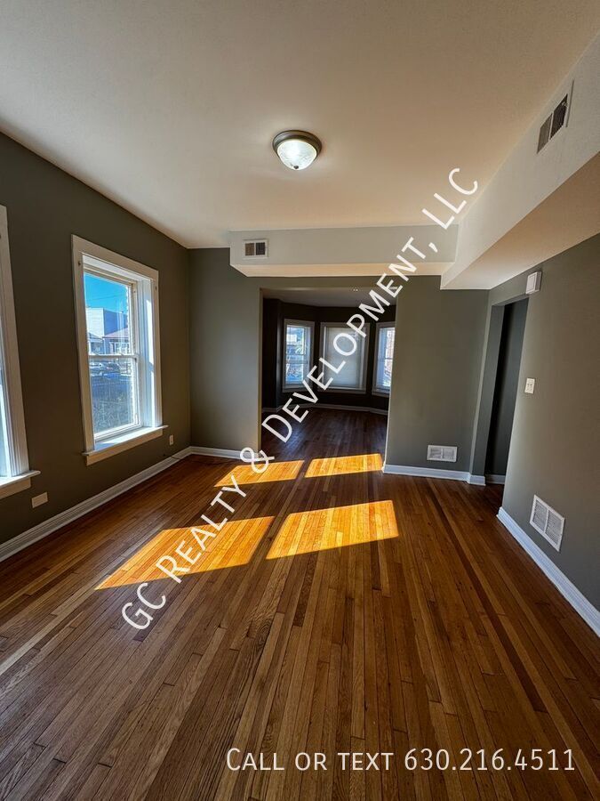 *** 1/2 MO RENT FREE / 3 BDRM - 1 BTH / DETACHED GARAGE PARKING / CENTRAL AC / TRANSIT WITHIN WALKING DISTANCE *** property image