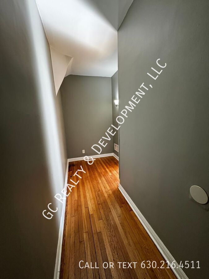 *** 1/2 MO RENT FREE / 3 BDRM - 1 BTH / DETACHED GARAGE PARKING / CENTRAL AC / TRANSIT WITHIN WALKING DISTANCE *** property image