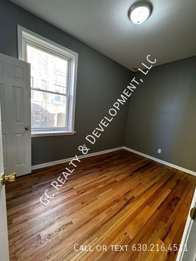 *** 1/2 MO RENT FREE / 3 BDRM - 1 BTH / DETACHED GARAGE PARKING / CENTRAL AC / TRANSIT WITHIN WALKING DISTANCE *** property image