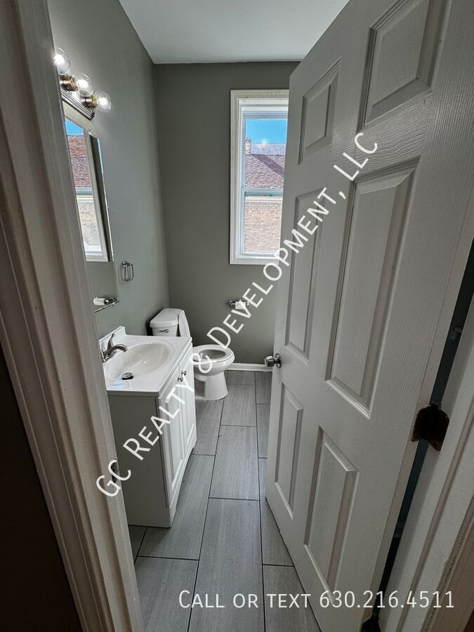 *** 1/2 MO RENT FREE / 3 BDRM - 1 BTH / DETACHED GARAGE PARKING / CENTRAL AC / TRANSIT WITHIN WALKING DISTANCE *** property image