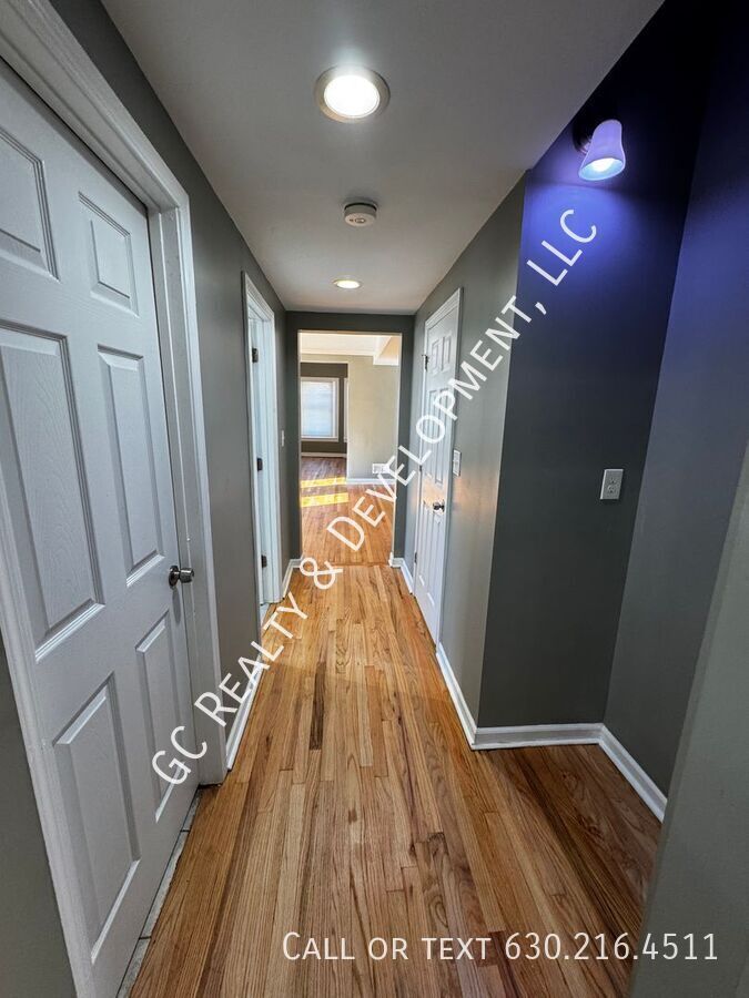 *** 1/2 MO RENT FREE / 3 BDRM - 1 BTH / DETACHED GARAGE PARKING / CENTRAL AC / TRANSIT WITHIN WALKING DISTANCE *** property image
