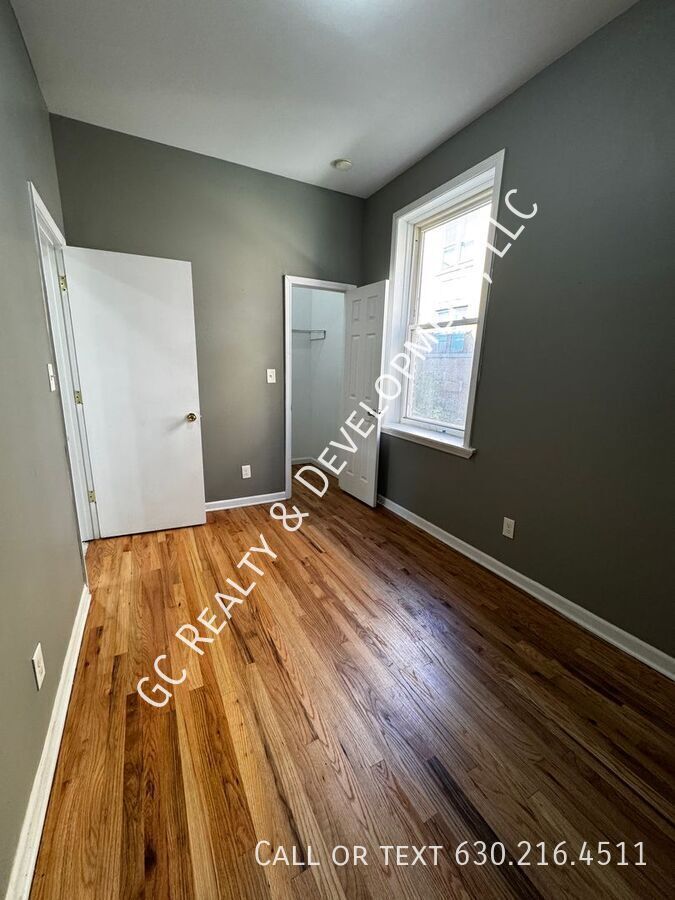 *** 1/2 MO RENT FREE / 3 BDRM - 1 BTH / DETACHED GARAGE PARKING / CENTRAL AC / TRANSIT WITHIN WALKING DISTANCE *** property image