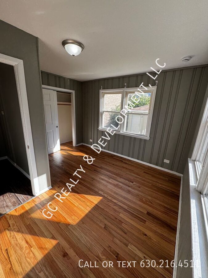 *** 1/2 MO RENT FREE / 3 BDRM - 1 BTH / DETACHED GARAGE PARKING / CENTRAL AC / TRANSIT WITHIN WALKING DISTANCE *** property image