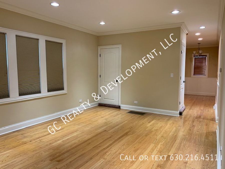 *** COMING SOON - AVAIL 01/01/26! / 2 BDRM / GRANITE / STAINLESS / HARDWOOD / LRG FENCED YARD / DETACHED GARAGE *** property image