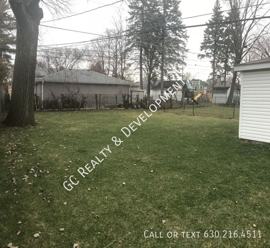 *** COMING SOON - AVAIL 01/01/26! / 2 BDRM / GRANITE / STAINLESS / HARDWOOD / LRG FENCED YARD / DETACHED GARAGE *** property image