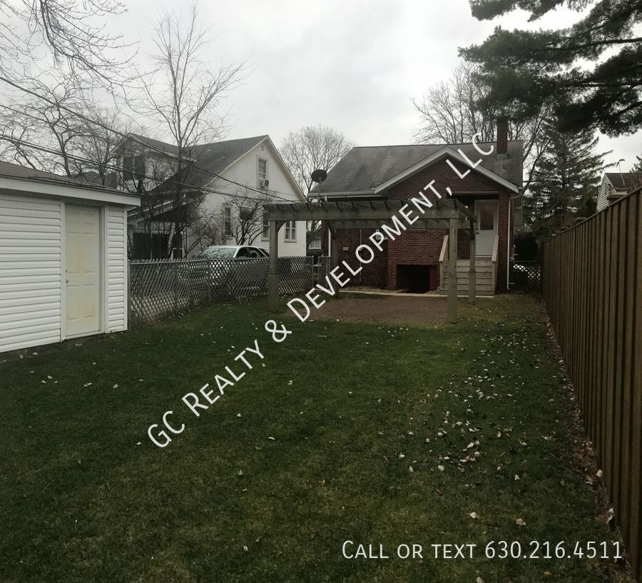 *** COMING SOON - AVAIL 01/01/26! / 2 BDRM / GRANITE / STAINLESS / HARDWOOD / LRG FENCED YARD / DETACHED GARAGE *** property image
