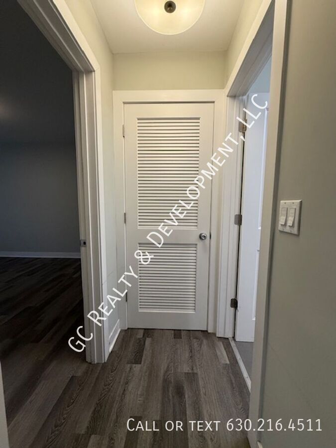 *** RECENTLY UPDATED / IN UNIT LAUNDRY / TENANT ONLY PAYS ELECTRIC / SS APPL *** property image