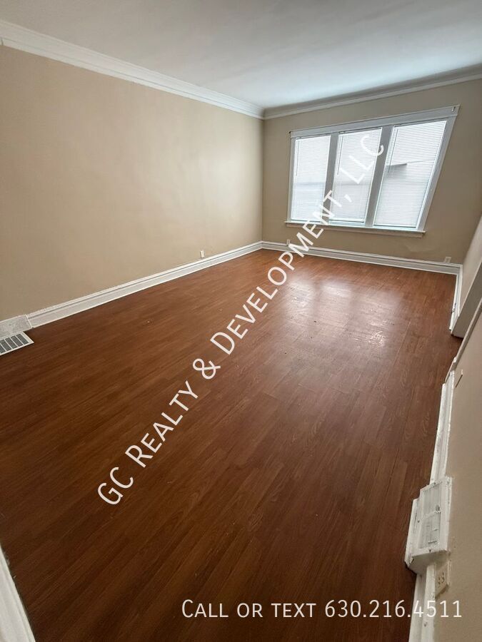 *** 3 BDRM / PET FRIENDLY / COMMUTER AND TRANSIT FRIENDLY *** property image