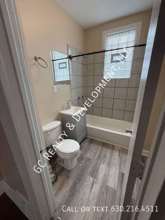 *** 3 BDRM / PET FRIENDLY / COMMUTER AND TRANSIT FRIENDLY *** property image