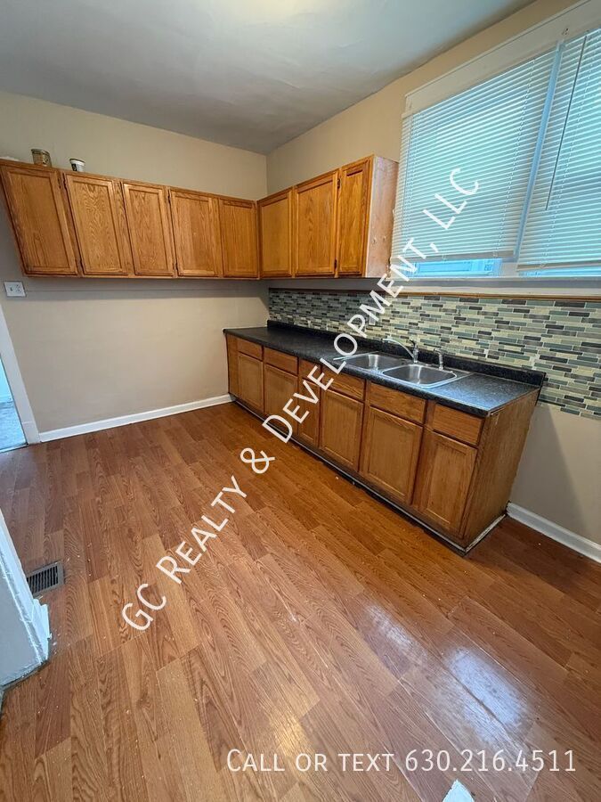 *** 3 BDRM / PET FRIENDLY / COMMUTER AND TRANSIT FRIENDLY *** property image