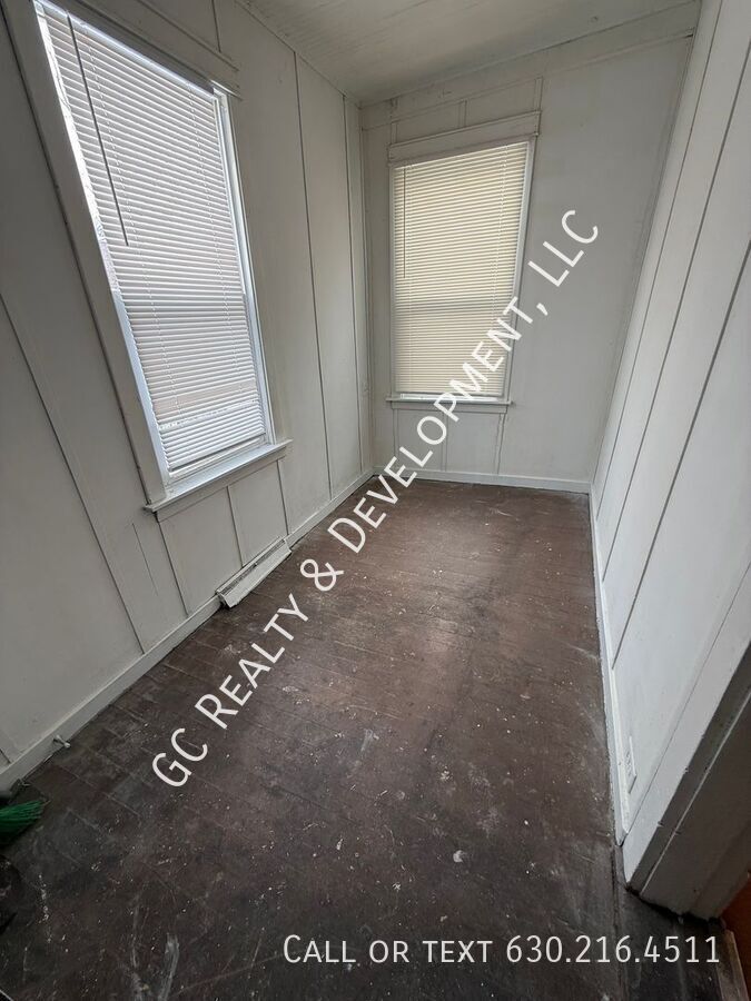 *** 3 BDRM / PET FRIENDLY / COMMUTER AND TRANSIT FRIENDLY *** property image
