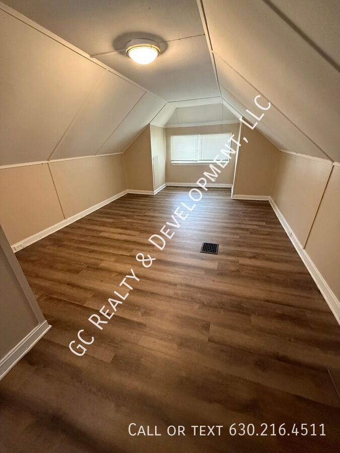 *** 3 BDRM / PET FRIENDLY / COMMUTER AND TRANSIT FRIENDLY *** property image