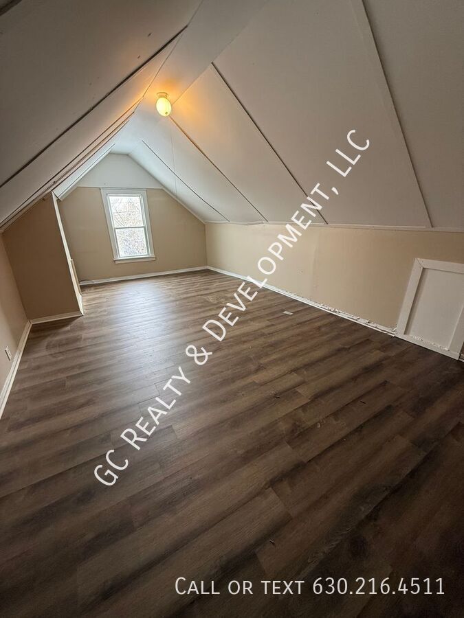 *** 3 BDRM / PET FRIENDLY / COMMUTER AND TRANSIT FRIENDLY *** property image