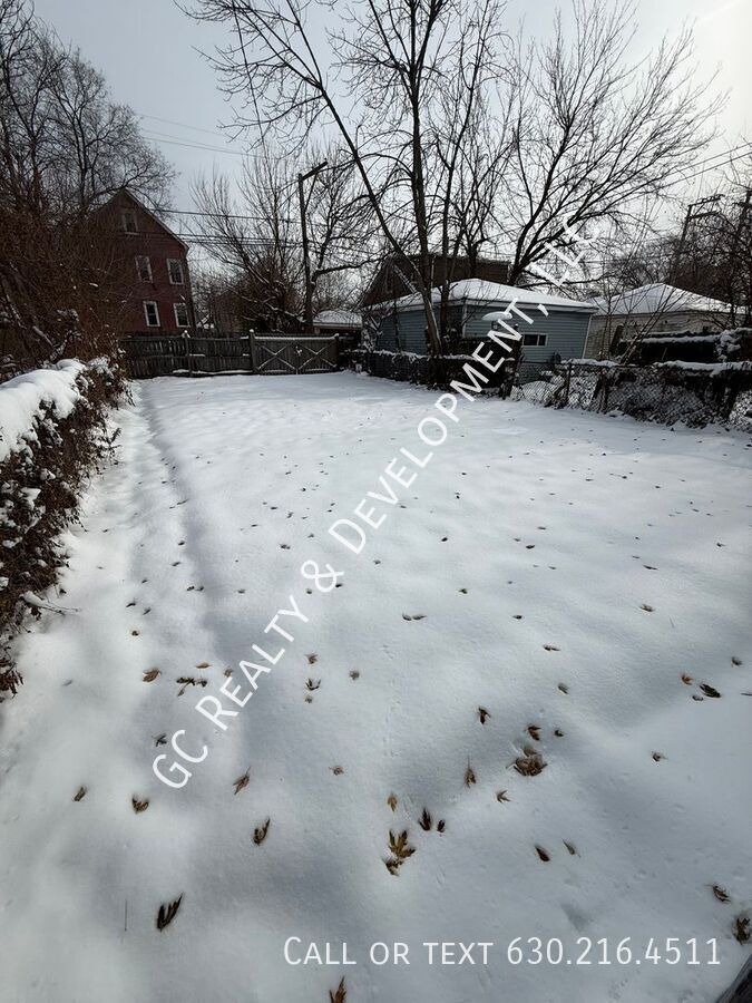 *** 3 BDRM / PET FRIENDLY / COMMUTER AND TRANSIT FRIENDLY *** property image