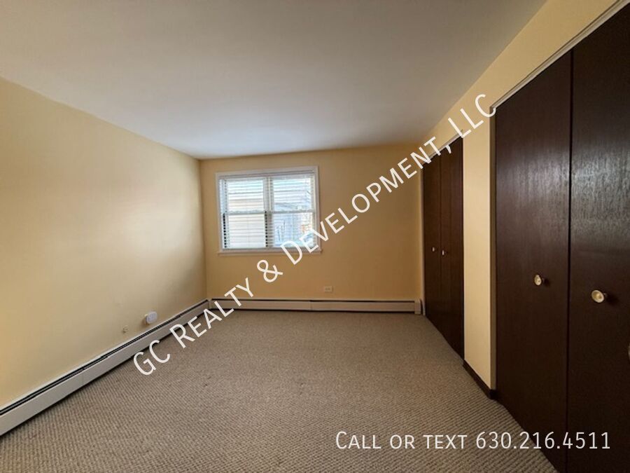 *** 1 BDRM / ASSIGNED PARKING SPOT / WALK TO TRAIN / LAUNDRY ON SITE / STORAGE UNIT *** property image