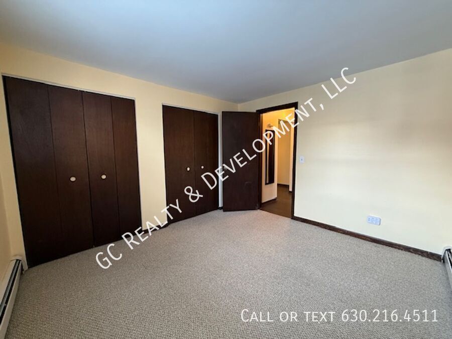 *** 1 BDRM / ASSIGNED PARKING SPOT / WALK TO TRAIN / LAUNDRY ON SITE / STORAGE UNIT *** property image