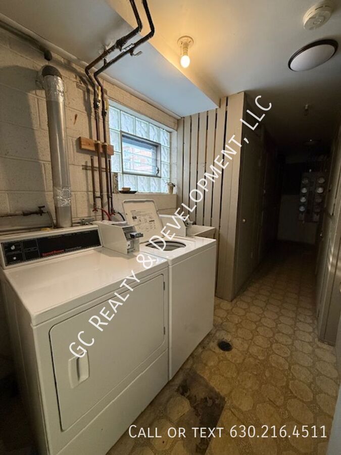 *** 1 BDRM / ASSIGNED PARKING SPOT / WALK TO TRAIN / LAUNDRY ON SITE / STORAGE UNIT *** property image