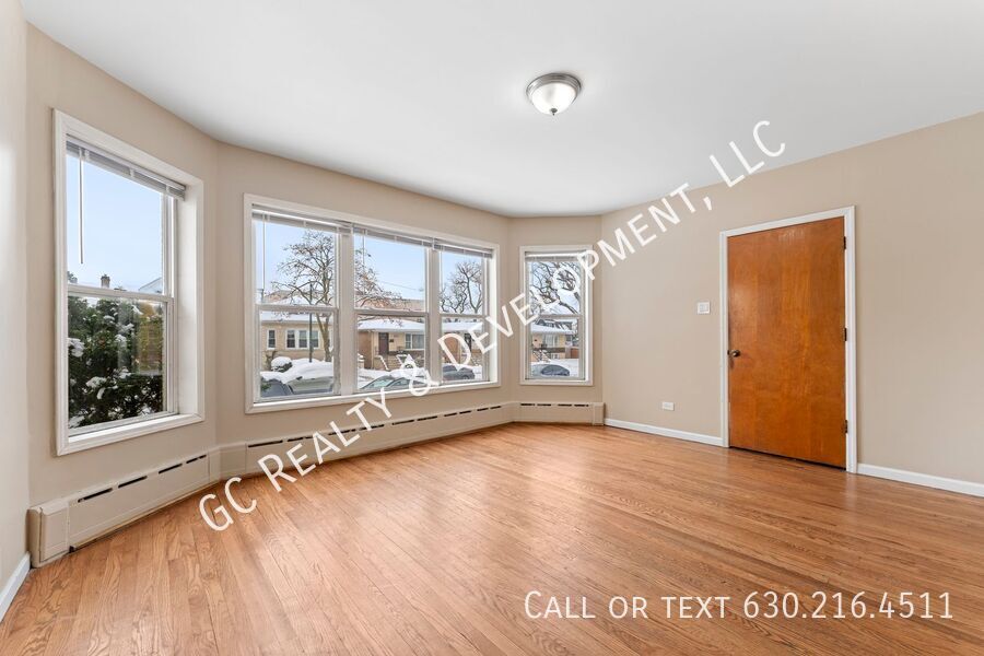 *** 3 BDRM - 2.5 BATH / IN UNIT LAUNDRY / DETACHED GARAGE / BASEMENT / WALK TO TRAIN *** property image