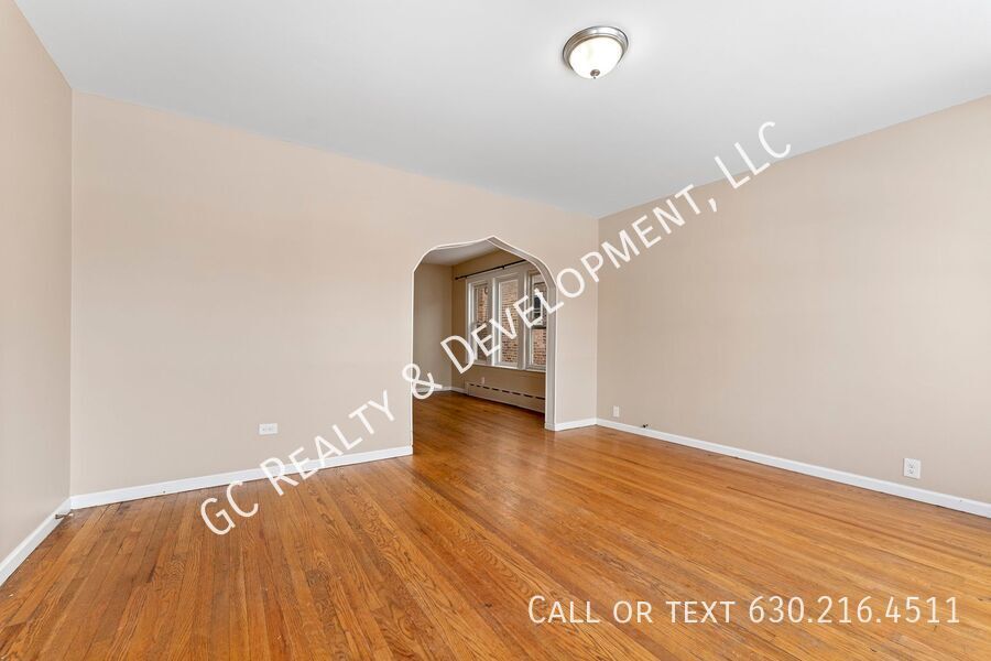 *** 3 BDRM - 2.5 BATH / IN UNIT LAUNDRY / DETACHED GARAGE / BASEMENT / WALK TO TRAIN *** property image