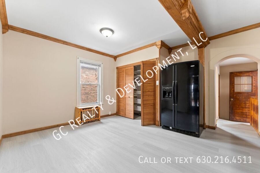 *** 3 BDRM - 2.5 BATH / IN UNIT LAUNDRY / DETACHED GARAGE / BASEMENT / WALK TO TRAIN *** property image