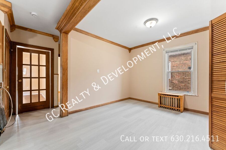 *** 3 BDRM - 2.5 BATH / IN UNIT LAUNDRY / DETACHED GARAGE / BASEMENT / WALK TO TRAIN *** property image